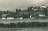 Grad Križ pri Komendi (prva polovica 20. stoletja). Fotografijo hrani Informacijsko-dokumentacijski center za dediščino (INDOK). 